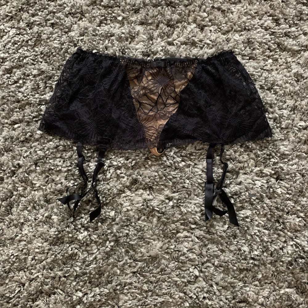 Women’s garter belt